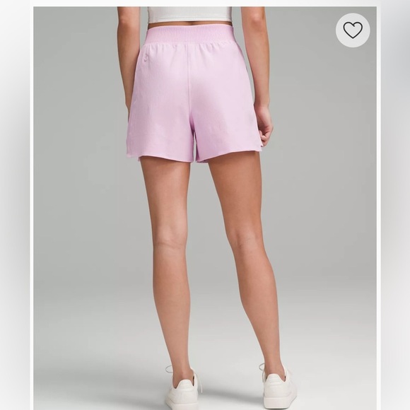 NWT Stretch Woven Relaxed-Fit High-Rise Short 4" /Vitapink - Picture 3 of 5